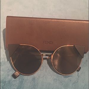 Fendi Sunglasses - Cat eye